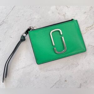 MARC JACOBS "Snapshot" Leather ID/Card Holder in Green with Silver Accent